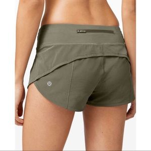 Speed Up Short 2.5” in Grey Sage